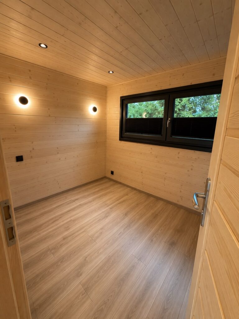 Druga sypialnia w domku modułowym Modular 2