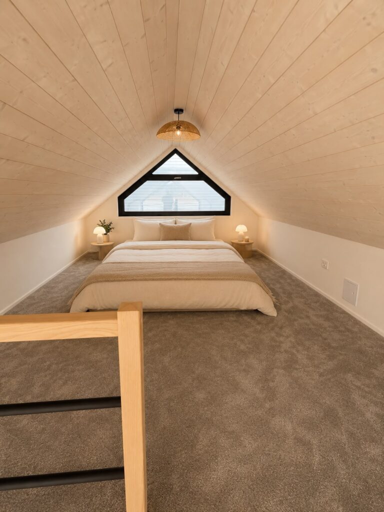 Antresola w domku modułowym Modular 1 od Tiny House Design